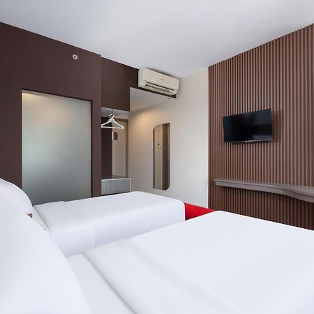 Hotel Neo Candi Simpang Lima - Semarang By Aston Εξωτερικό φωτογραφία