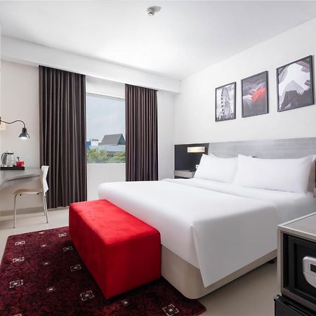 Hotel Neo Candi Simpang Lima - Semarang By Aston Εξωτερικό φωτογραφία