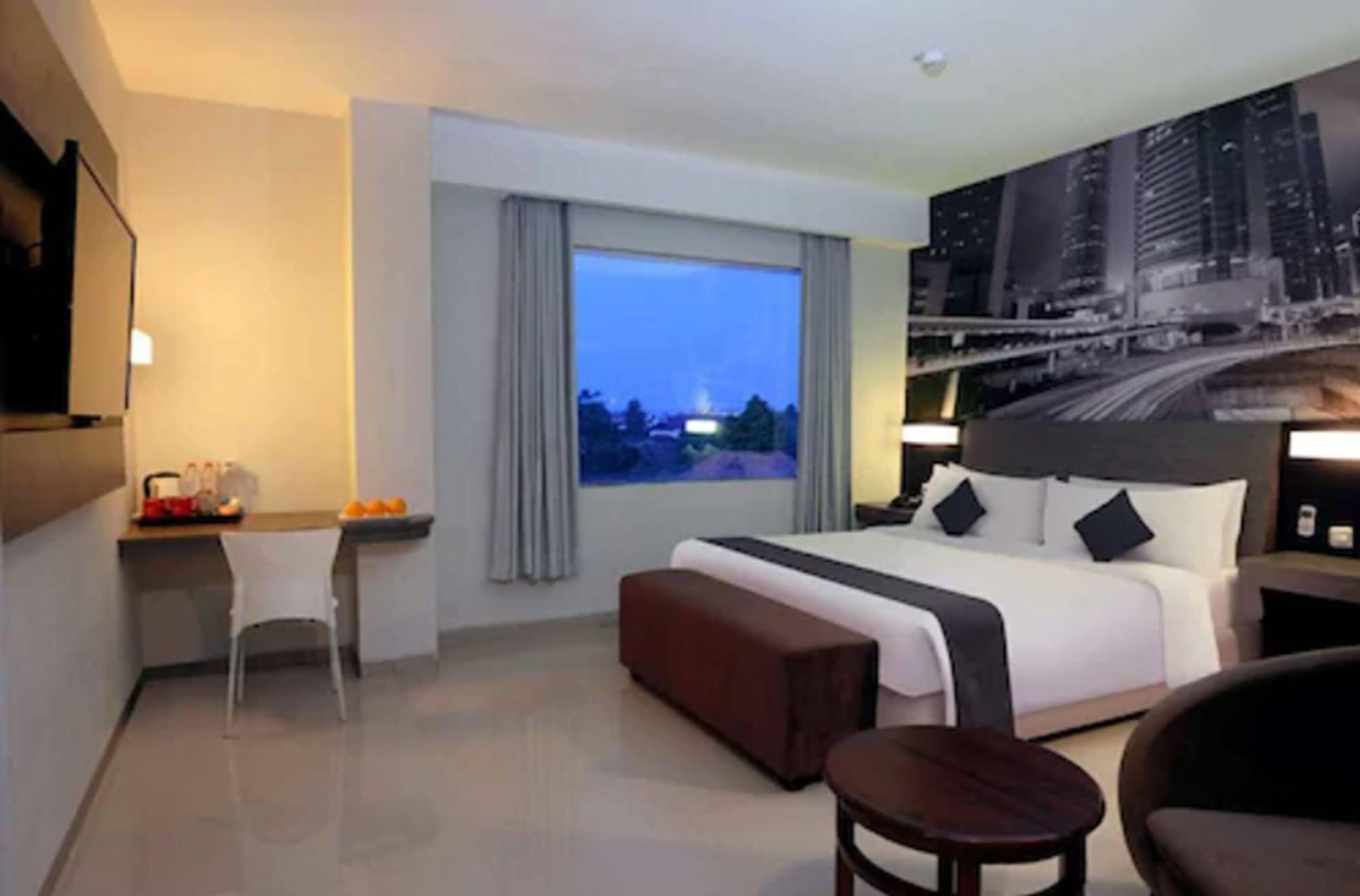 Hotel Neo Candi Simpang Lima - Semarang By Aston Εξωτερικό φωτογραφία
