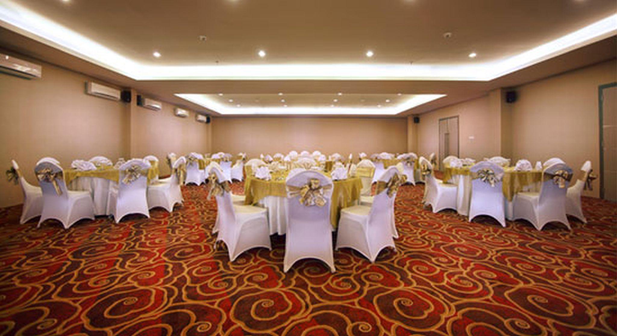 Hotel Neo Candi Simpang Lima - Semarang By Aston Εξωτερικό φωτογραφία