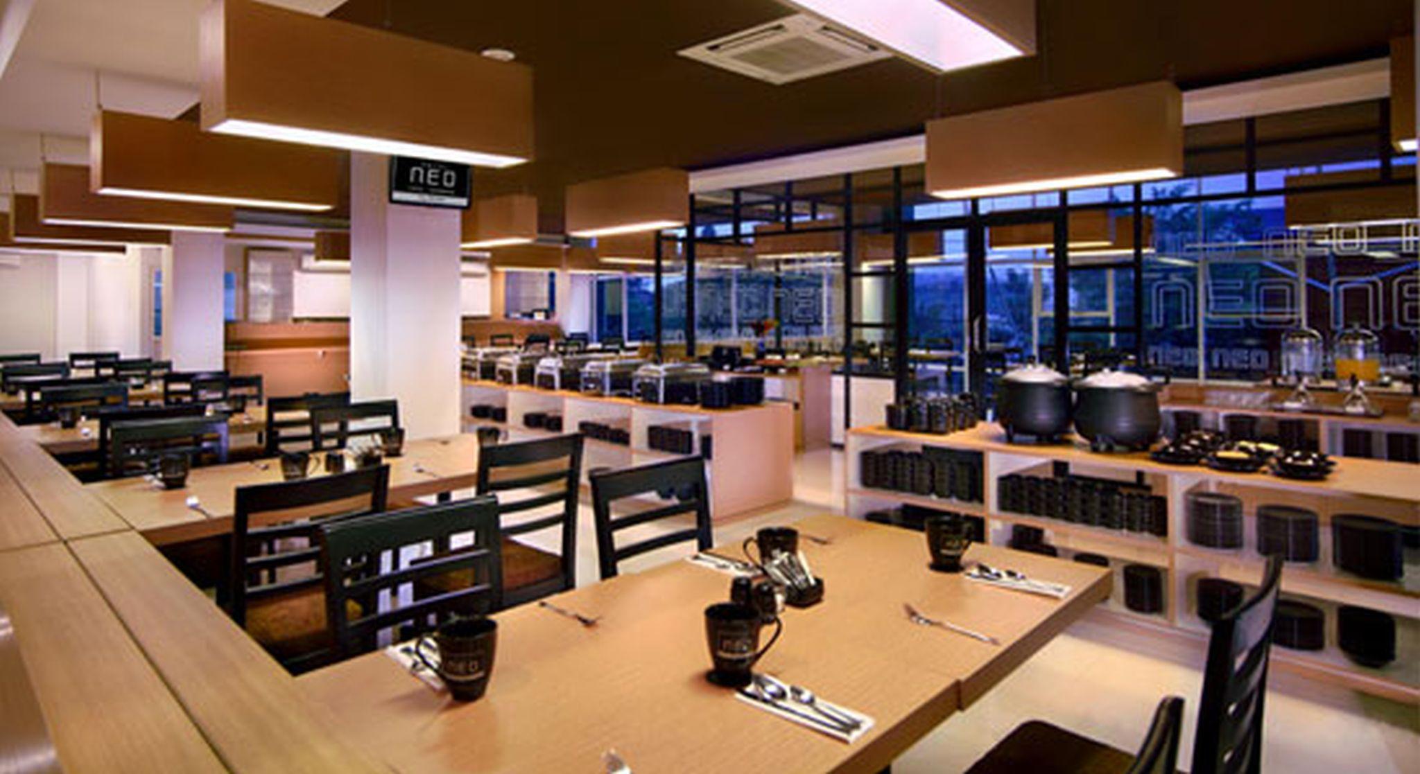 Hotel Neo Candi Simpang Lima - Semarang By Aston Εξωτερικό φωτογραφία