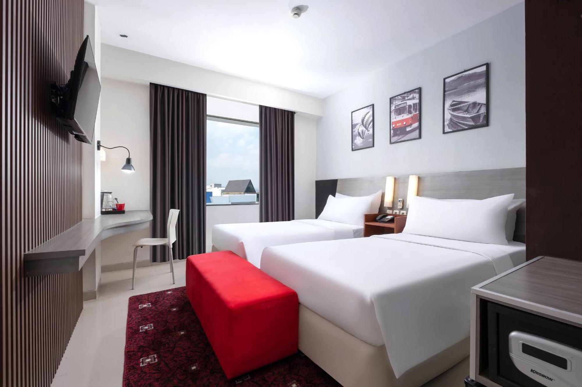 Hotel Neo Candi Simpang Lima - Semarang By Aston Εξωτερικό φωτογραφία