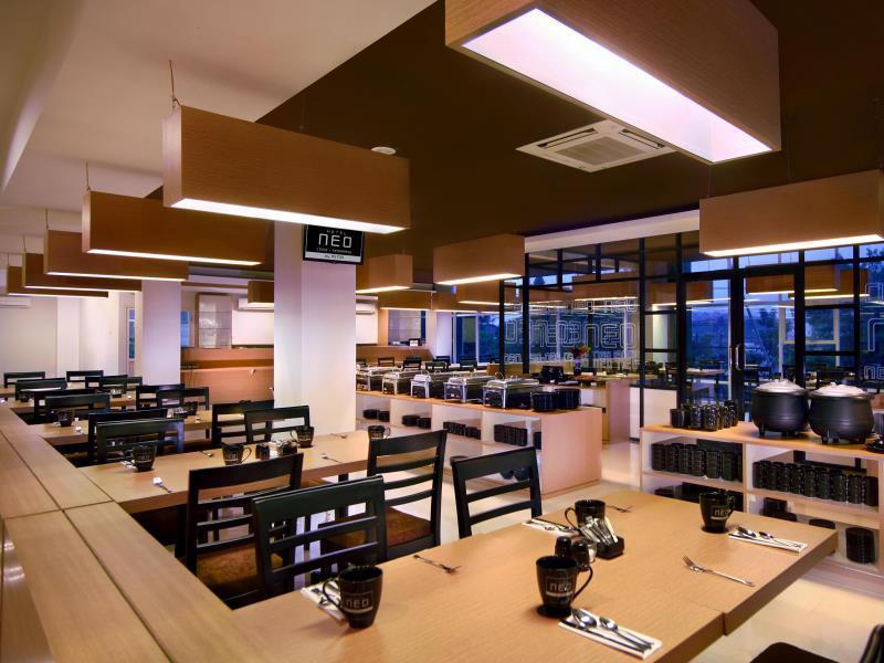 Hotel Neo Candi Simpang Lima - Semarang By Aston Εξωτερικό φωτογραφία