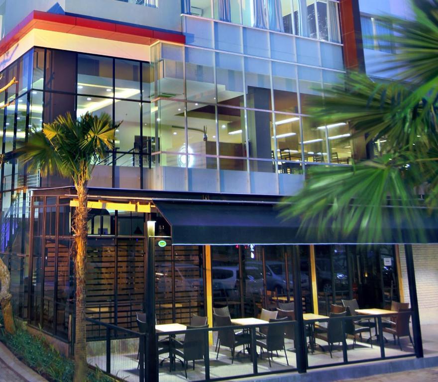 Hotel Neo Candi Simpang Lima - Semarang By Aston Εξωτερικό φωτογραφία