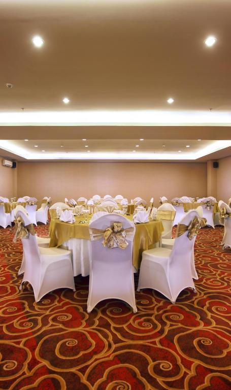 Hotel Neo Candi Simpang Lima - Semarang By Aston Εξωτερικό φωτογραφία