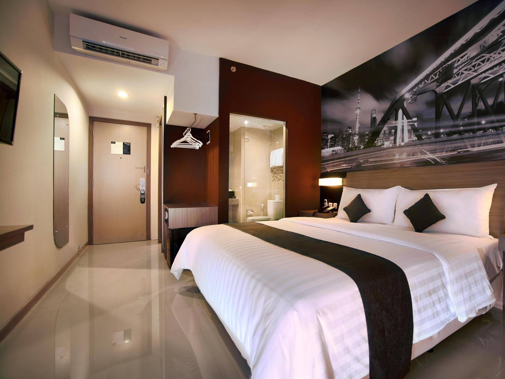 Hotel Neo Candi Simpang Lima - Semarang By Aston Εξωτερικό φωτογραφία