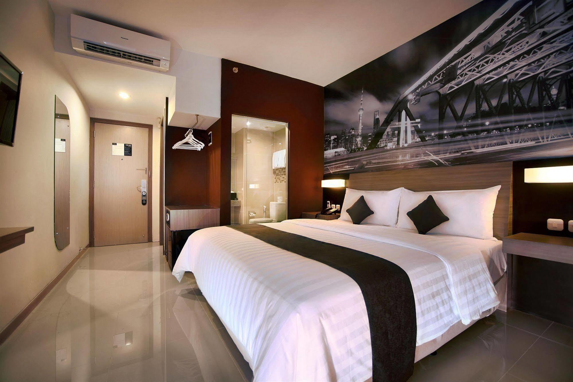 Hotel Neo Candi Simpang Lima - Semarang By Aston Εξωτερικό φωτογραφία
