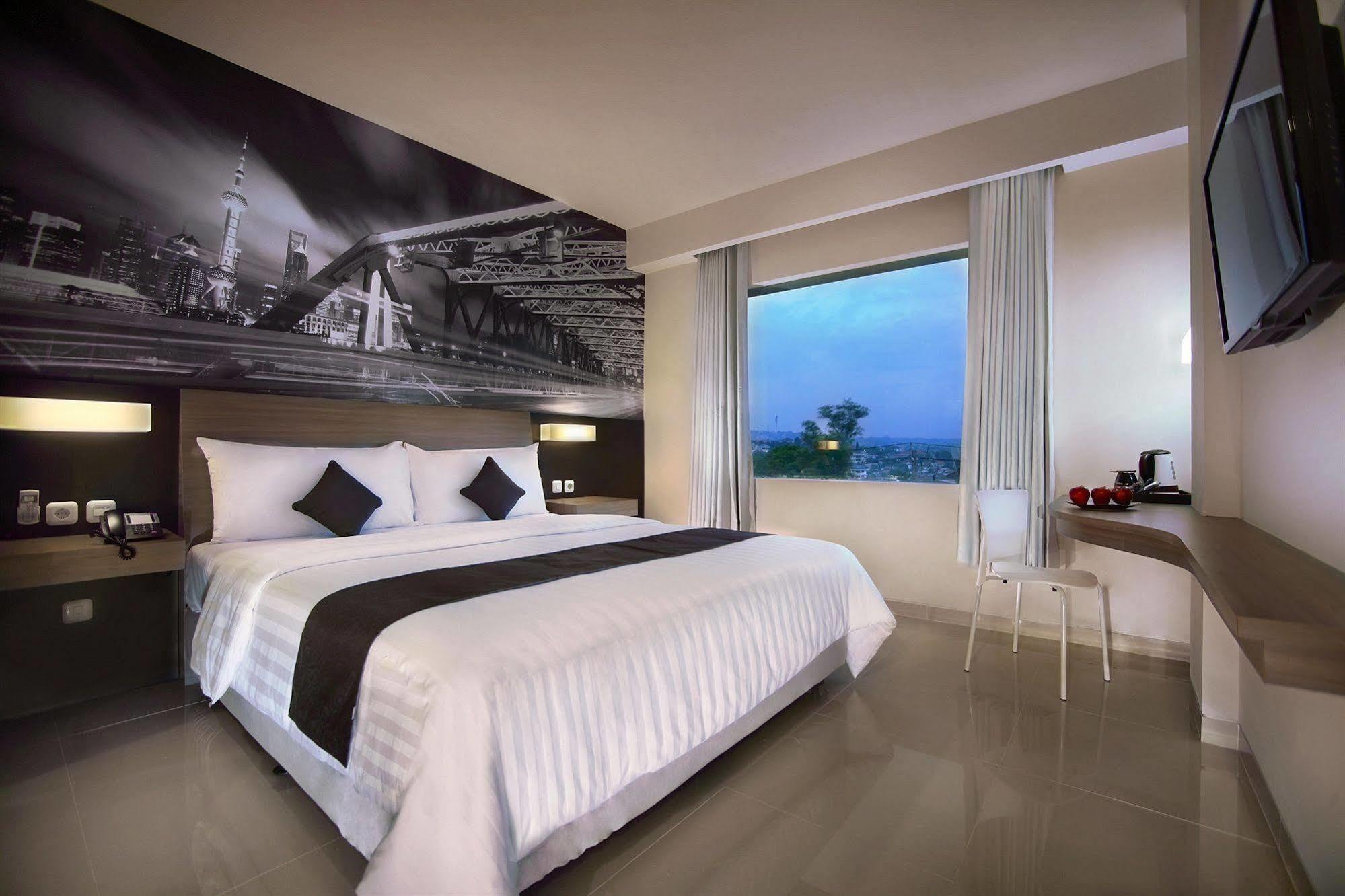 Hotel Neo Candi Simpang Lima - Semarang By Aston Εξωτερικό φωτογραφία