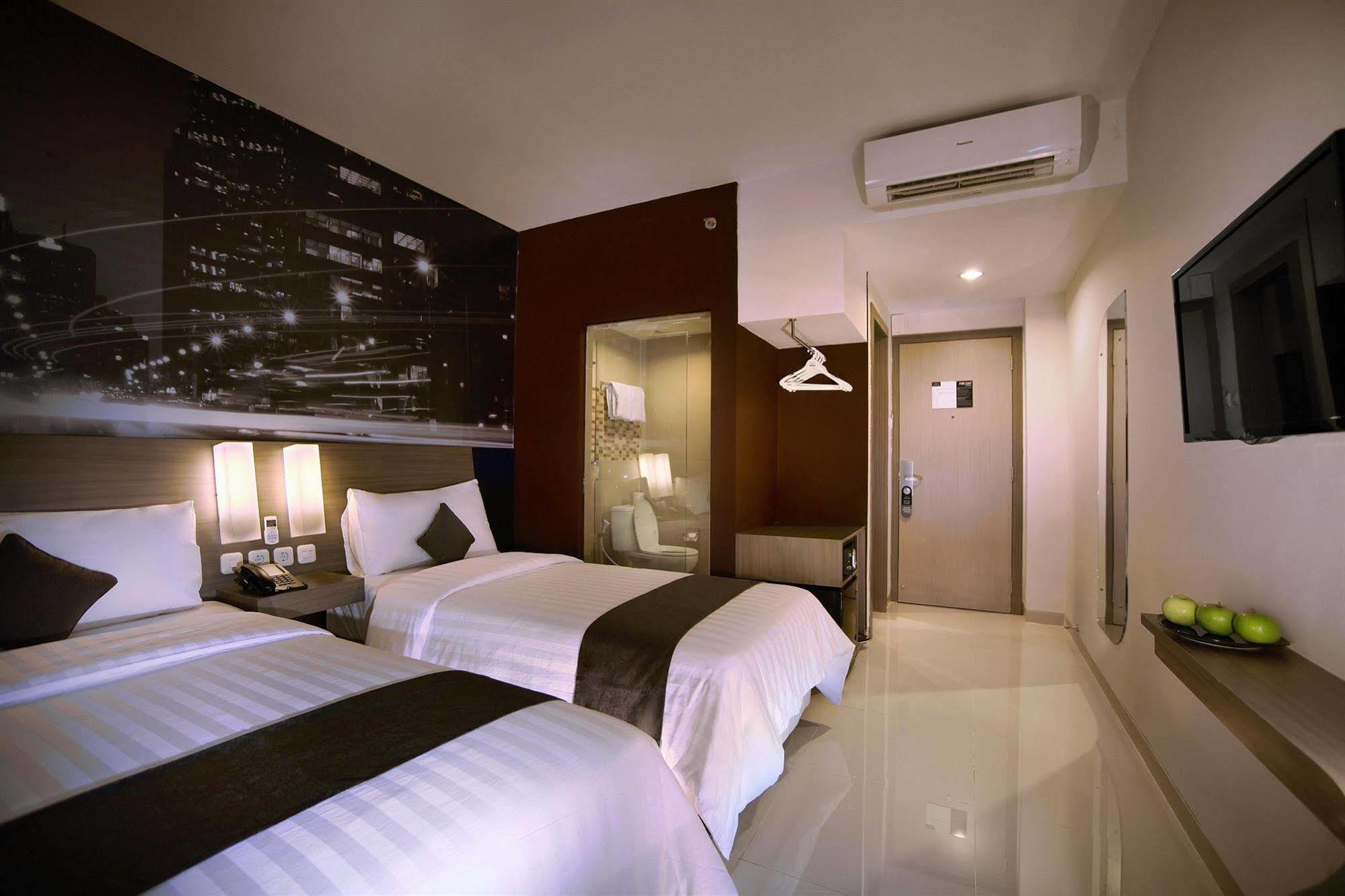 Hotel Neo Candi Simpang Lima - Semarang By Aston Εξωτερικό φωτογραφία
