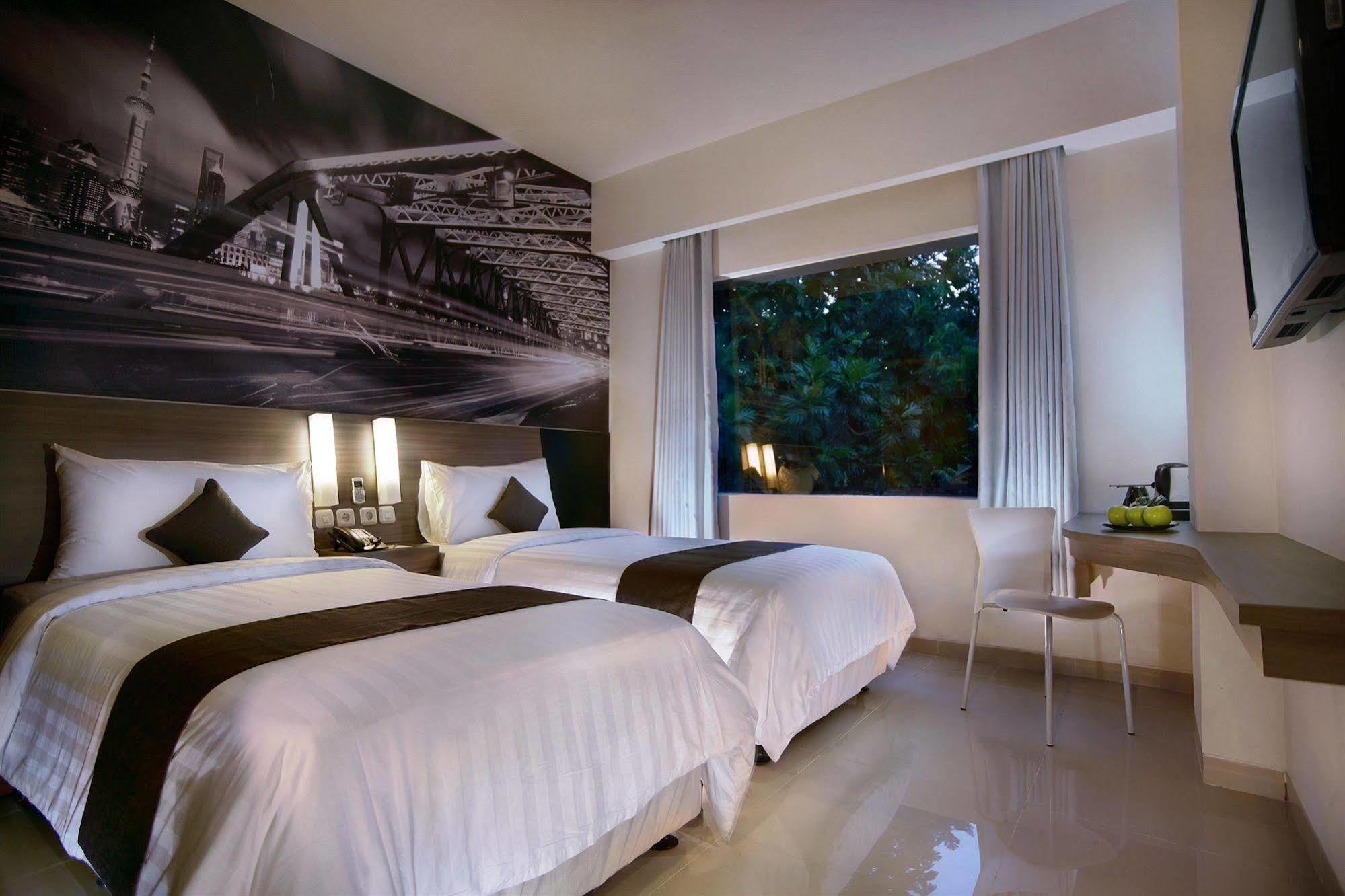 Hotel Neo Candi Simpang Lima - Semarang By Aston Εξωτερικό φωτογραφία