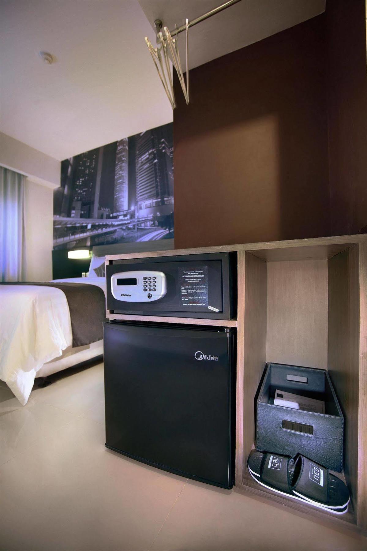 Hotel Neo Candi Simpang Lima - Semarang By Aston Εξωτερικό φωτογραφία