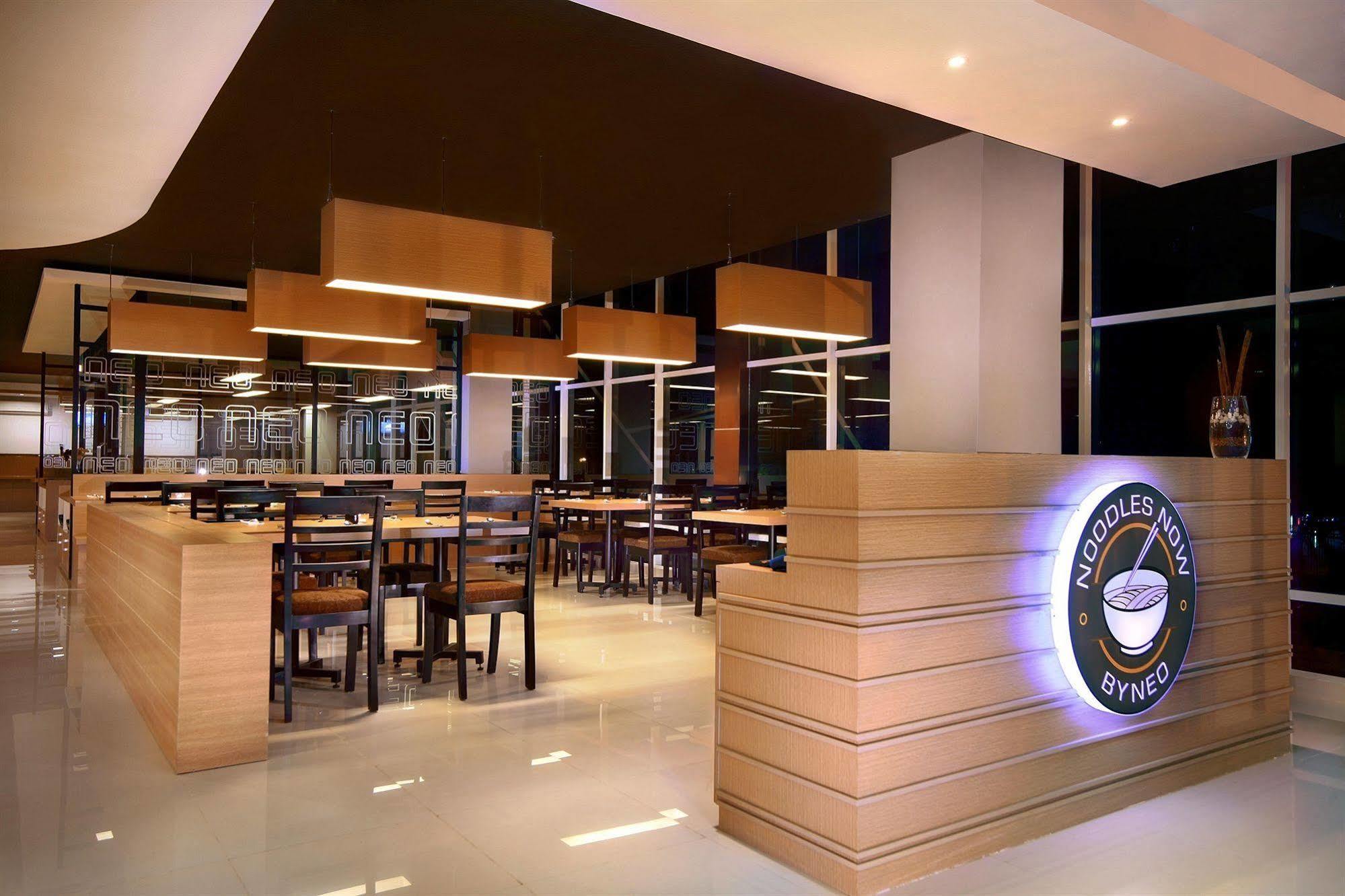 Hotel Neo Candi Simpang Lima - Semarang By Aston Εξωτερικό φωτογραφία