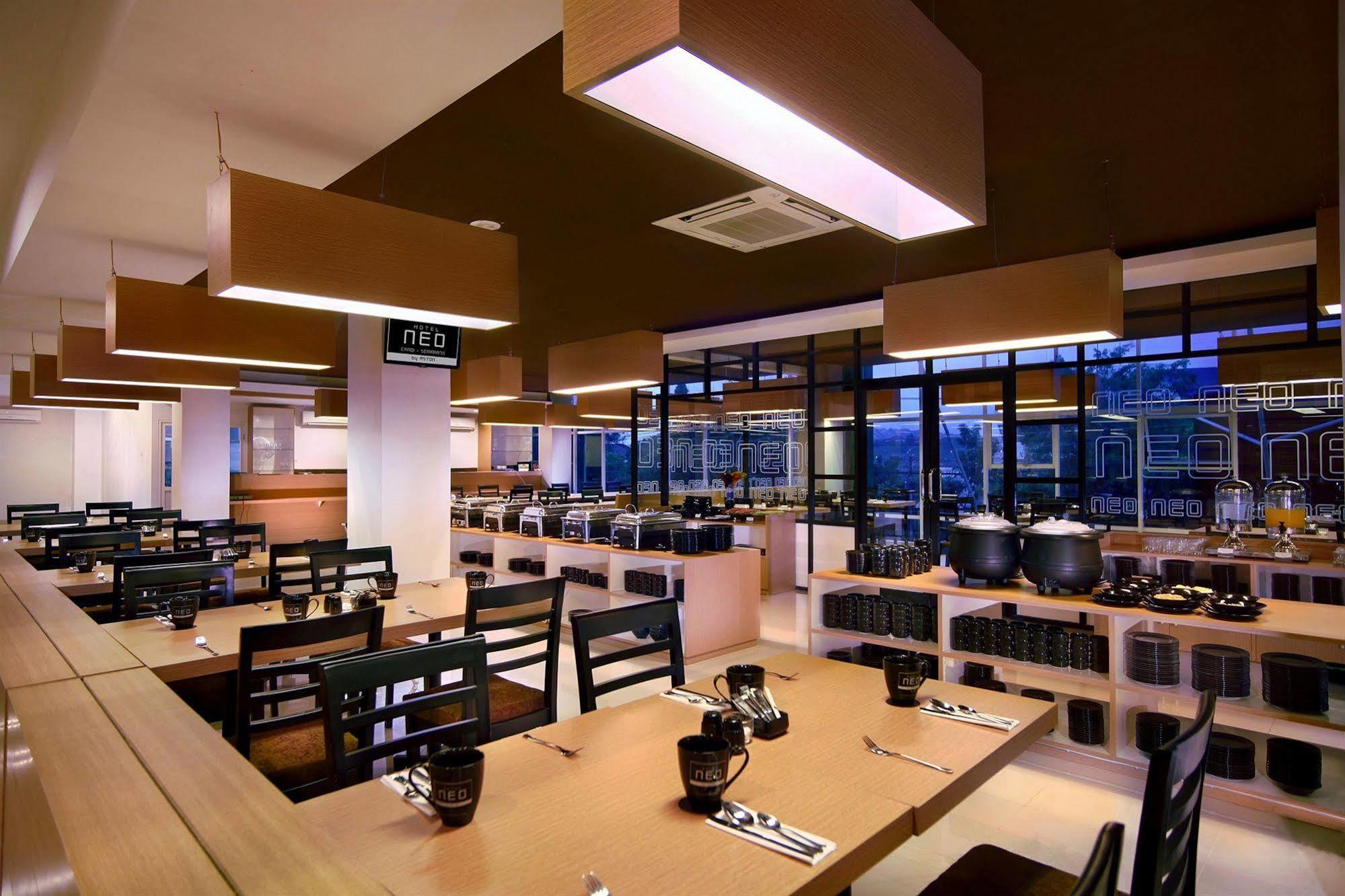 Hotel Neo Candi Simpang Lima - Semarang By Aston Εξωτερικό φωτογραφία