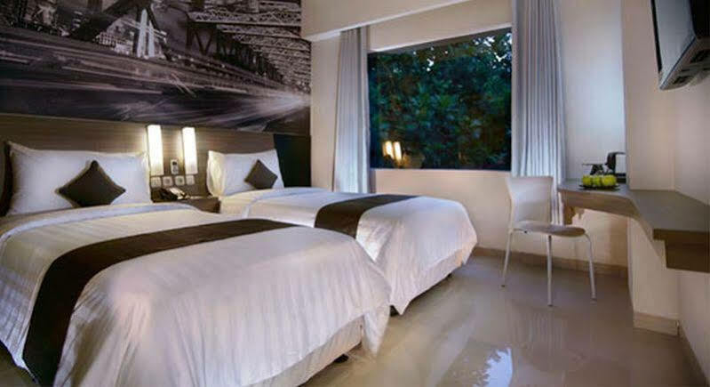 Hotel Neo Candi Simpang Lima - Semarang By Aston Εξωτερικό φωτογραφία