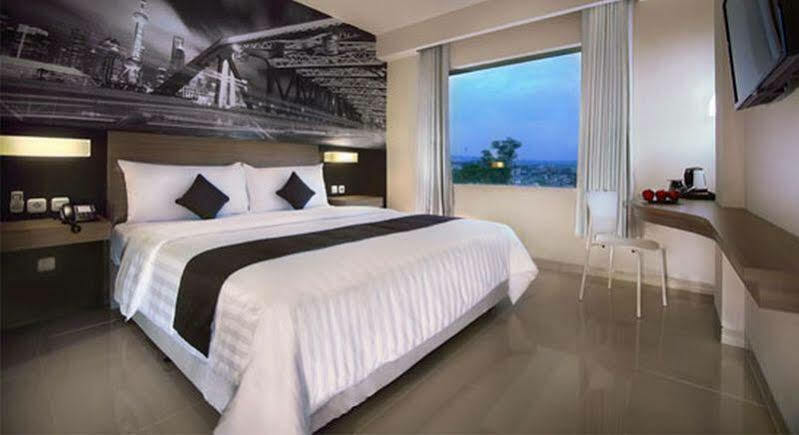 Hotel Neo Candi Simpang Lima - Semarang By Aston Εξωτερικό φωτογραφία